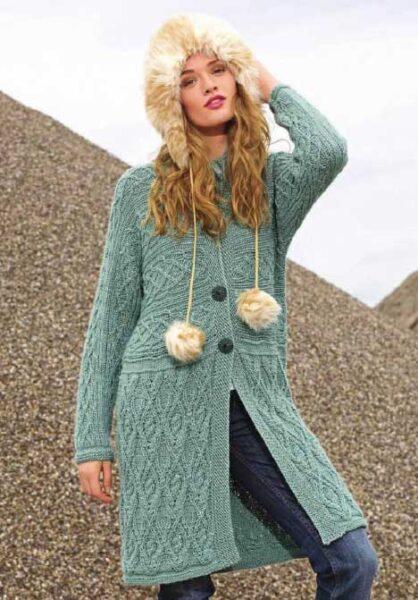 Вязание для женщин пальто с арановыми узорами спицами из альпаки