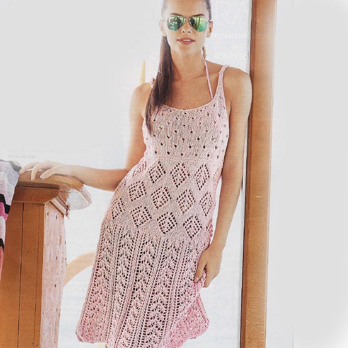 Розовое летнее платье с ажурным узором спицами