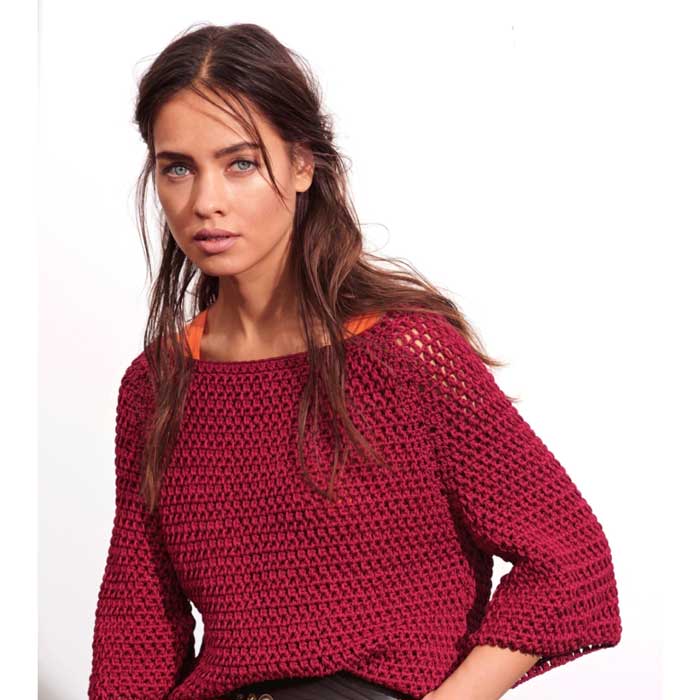 Вязание для женщин. Красный пуловер крючком реглан