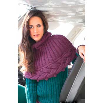 Вязание для женщин. Пуловер цвета морской волны и коротким фиолетовый кейп спицами.