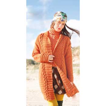 Вязание для женщин. Короткий пуловер с «косами» и «твидовое» пальто спицами