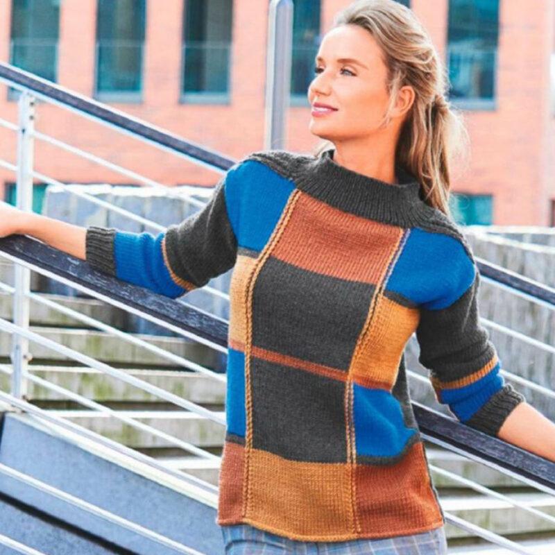 Вязание для женщин. Пуловер с цветными клетками спицами
