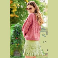 Вязание для женщин. Розовый пуловер и зеленая юбка спицами