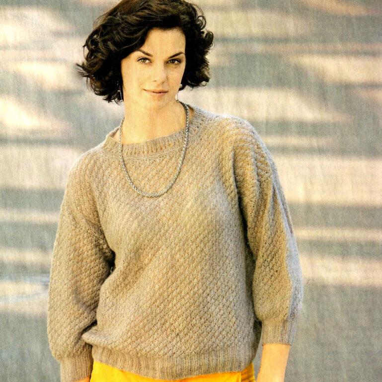 Вязание для женщин. Кашемировый пуловер с объемными рукавами спицами