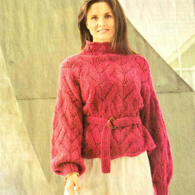 Вязание для женщин. Ярко-розовый пуловер с поясом спицами