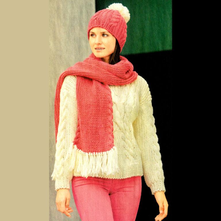 Вязание для женщин. Пуловер с «косами», шарф с бахромой и шапка с помпоном спицами