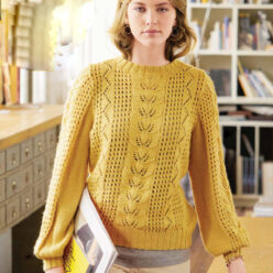 Вязание для женщин. Ажурный пуловер золотисто-желтого цвета спицами